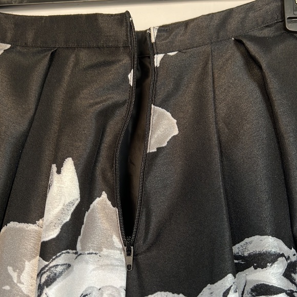 Sequin Hearts Sz 1 Black Floral Formal 2 Piece Dress. - Picture 12 of 16